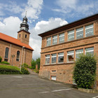Grundschule und Kirche